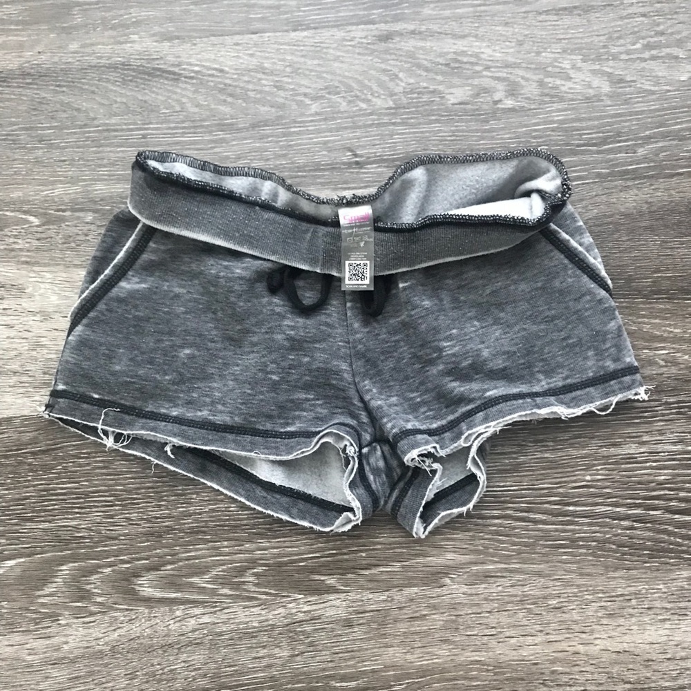 live electric shorts